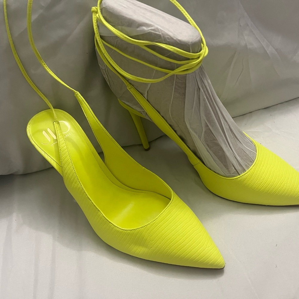 Jennifer Lopez tie up shoes